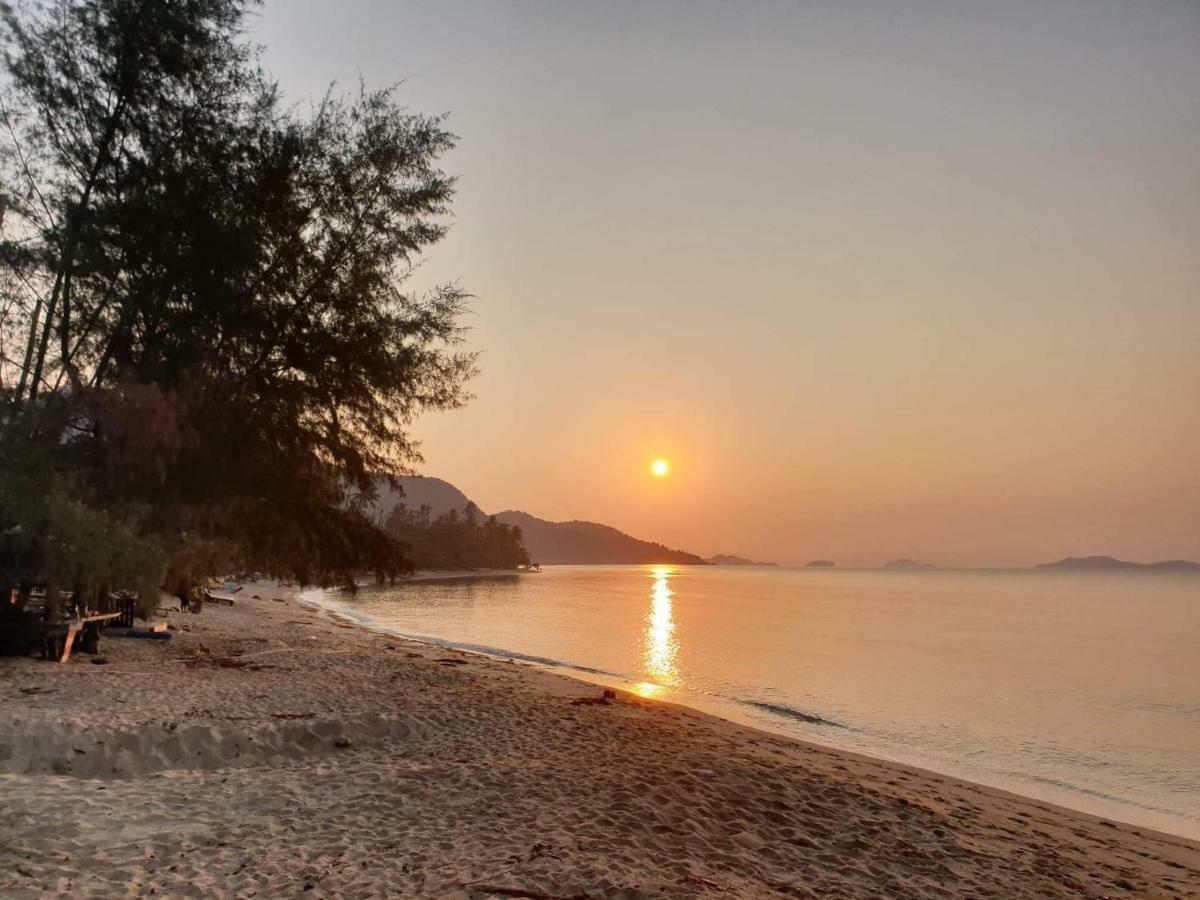 Sea Paradise Hotel Ban Khlong Kloi Exterior photo